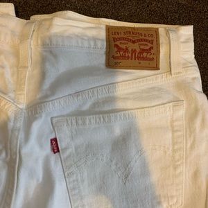White jean short Levi’s